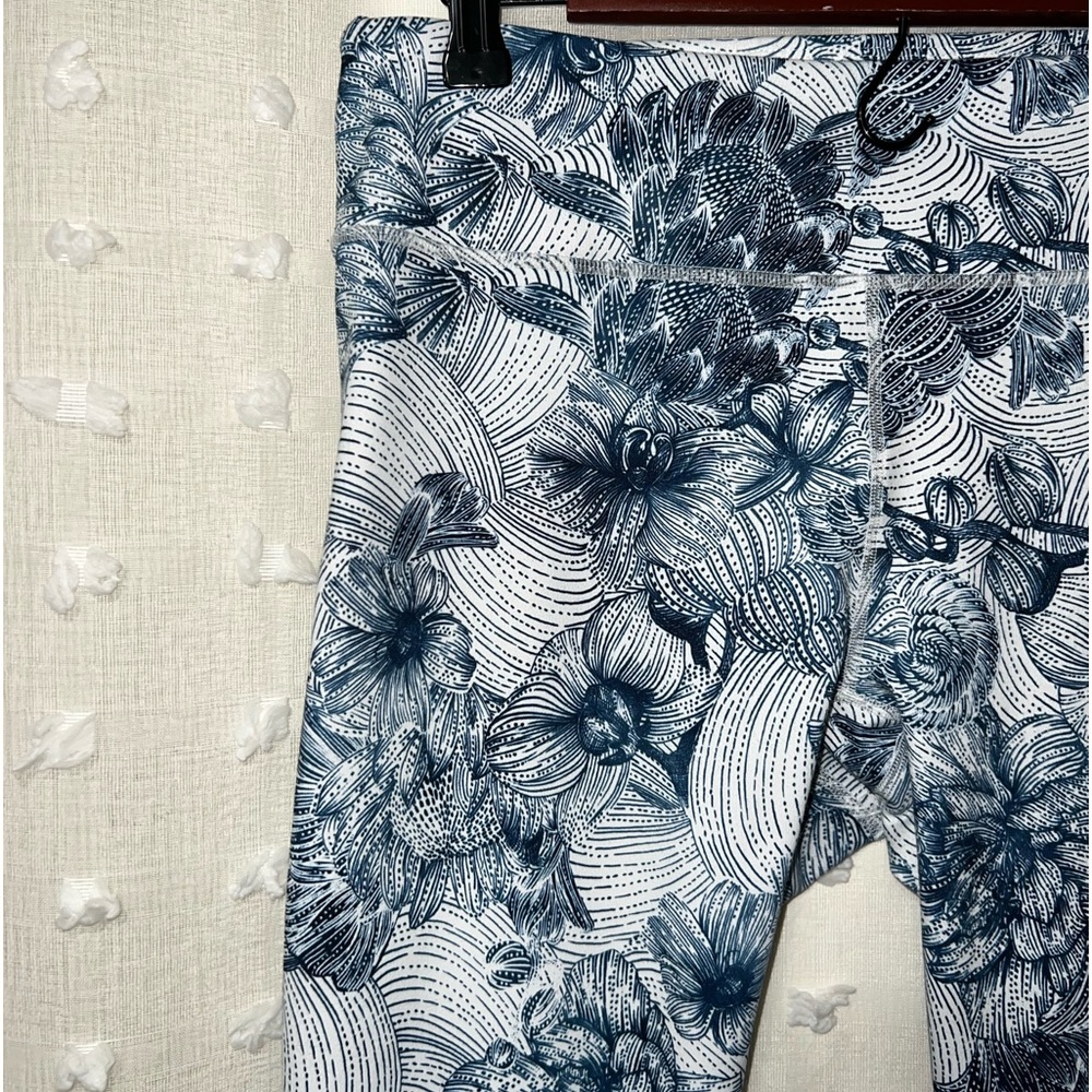 Fabletics Leggings - blue and white floral